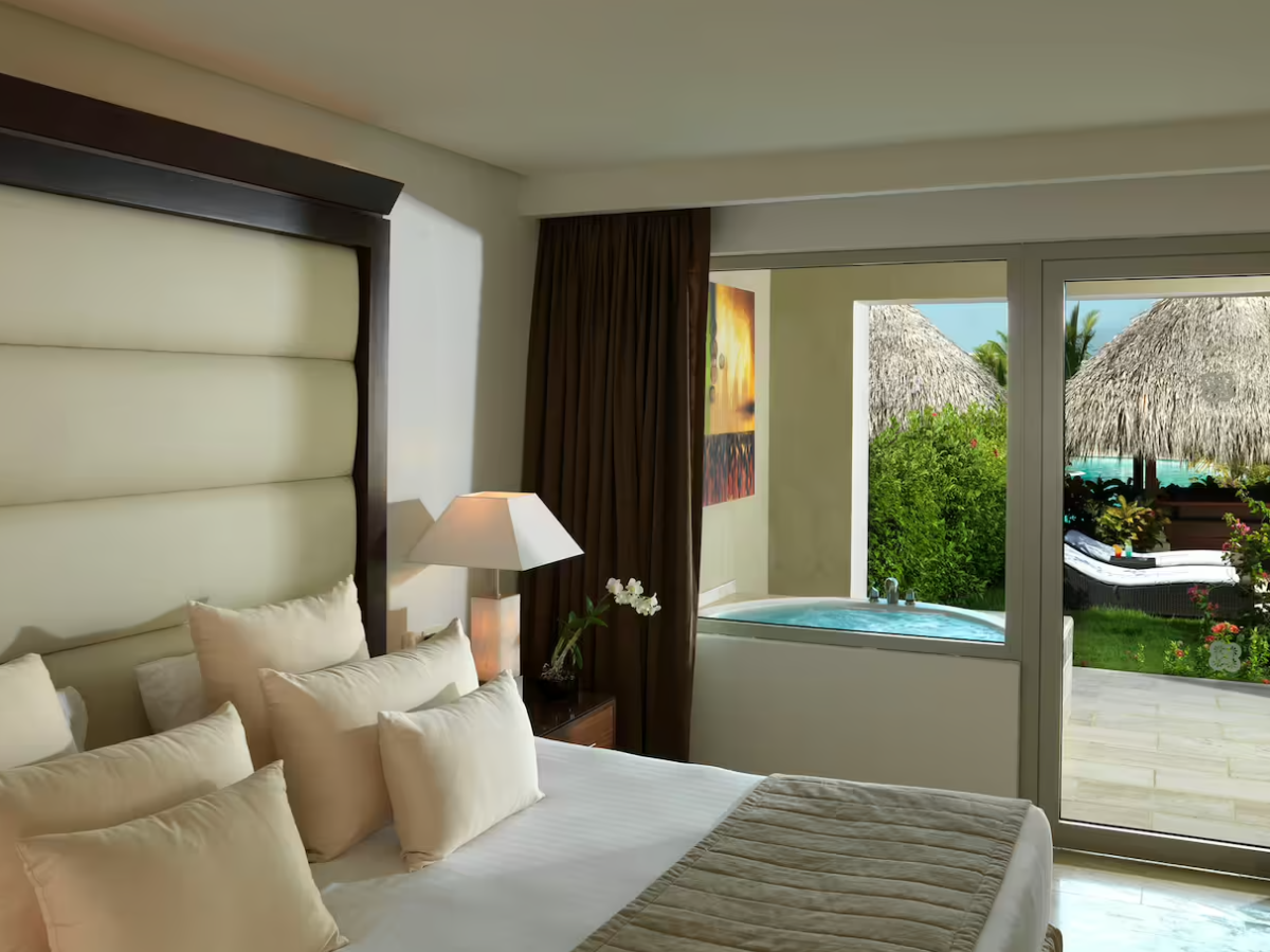 Garden Suites Garden Swimup Master Suite