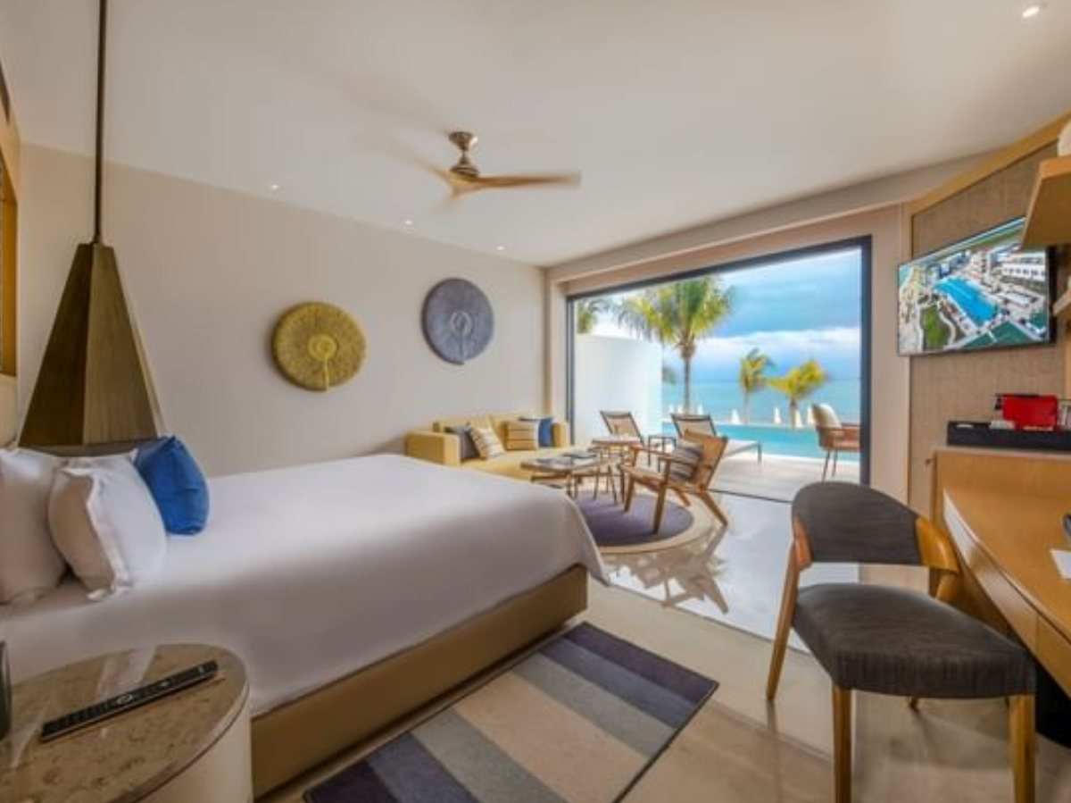 Haven Romance Junior Suite Swim Out Partial Ocean Front