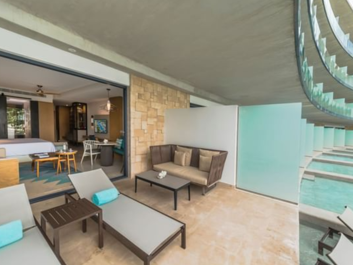 Haven Romance Junior Suite Swim Out Partial Ocean View