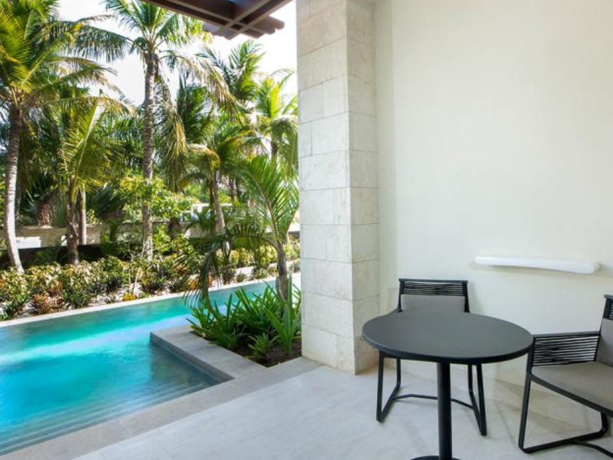 Lopesan Costa Bavaro Adults Only Junior Suite Swim Up Queen