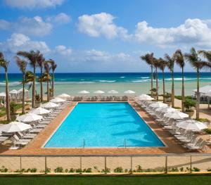 Hilton Rose Hall Resort & Spa Resort - Swimming Pool