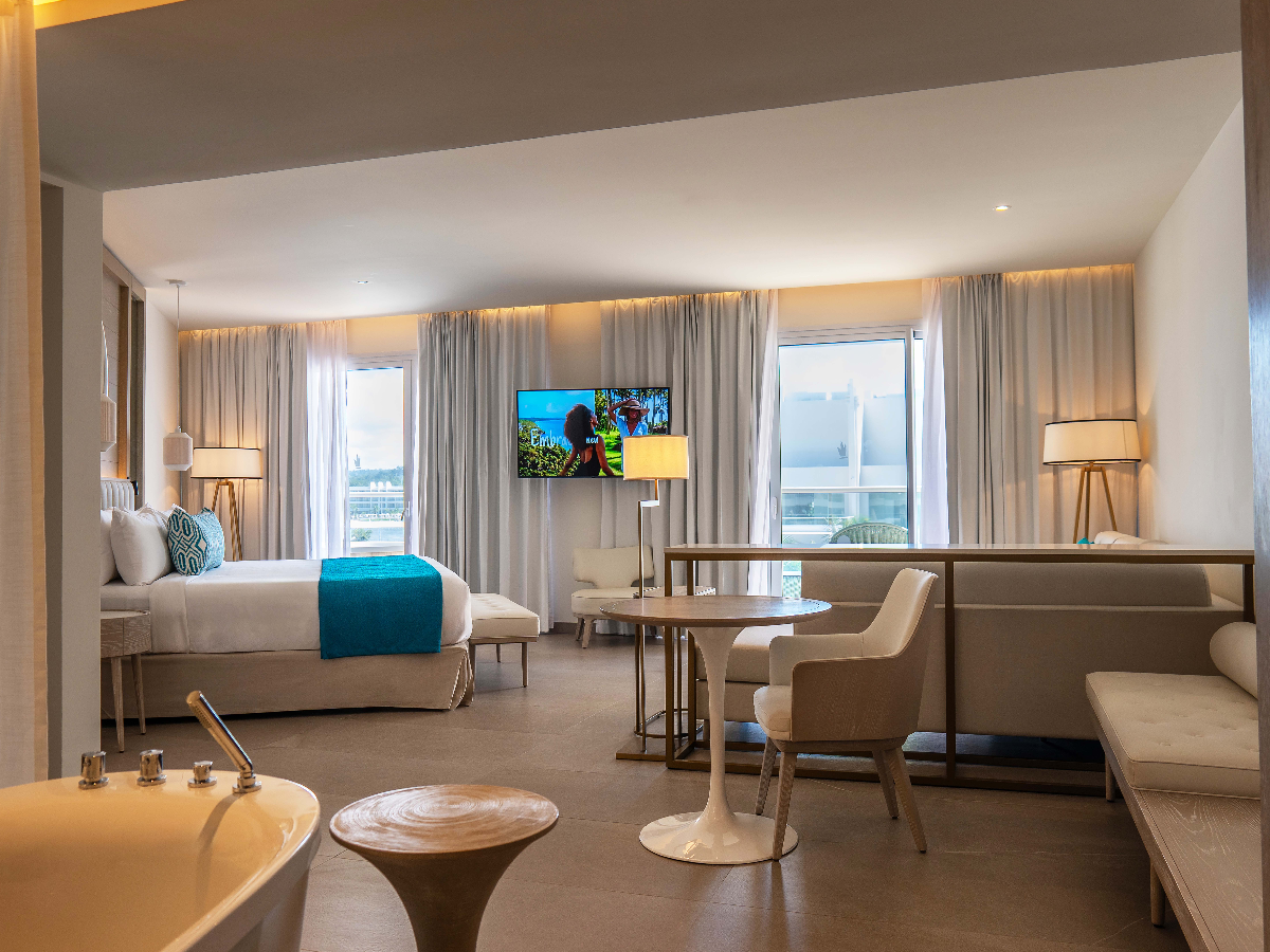 Princess Grand Jamaica Princess Luxury Junior Suite with Hydromassage