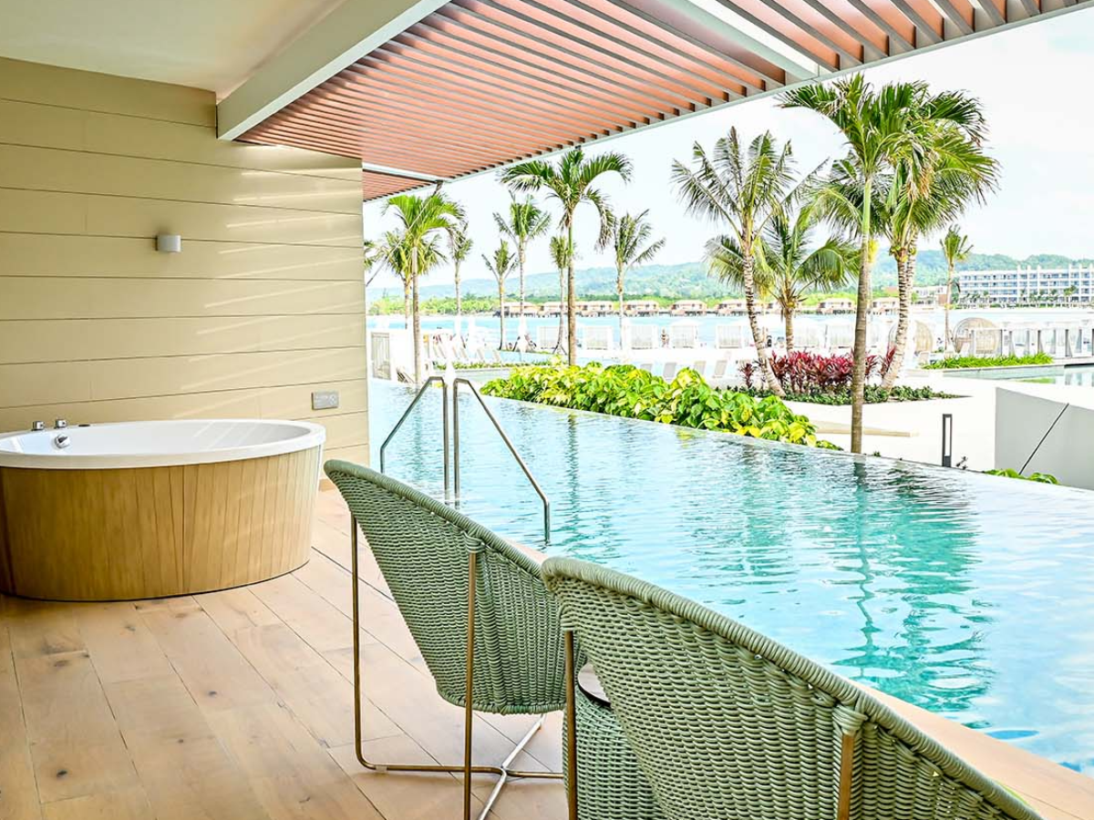 Princess Grand Jamaica Swim Out Princess Jr Suite with Hydromassage