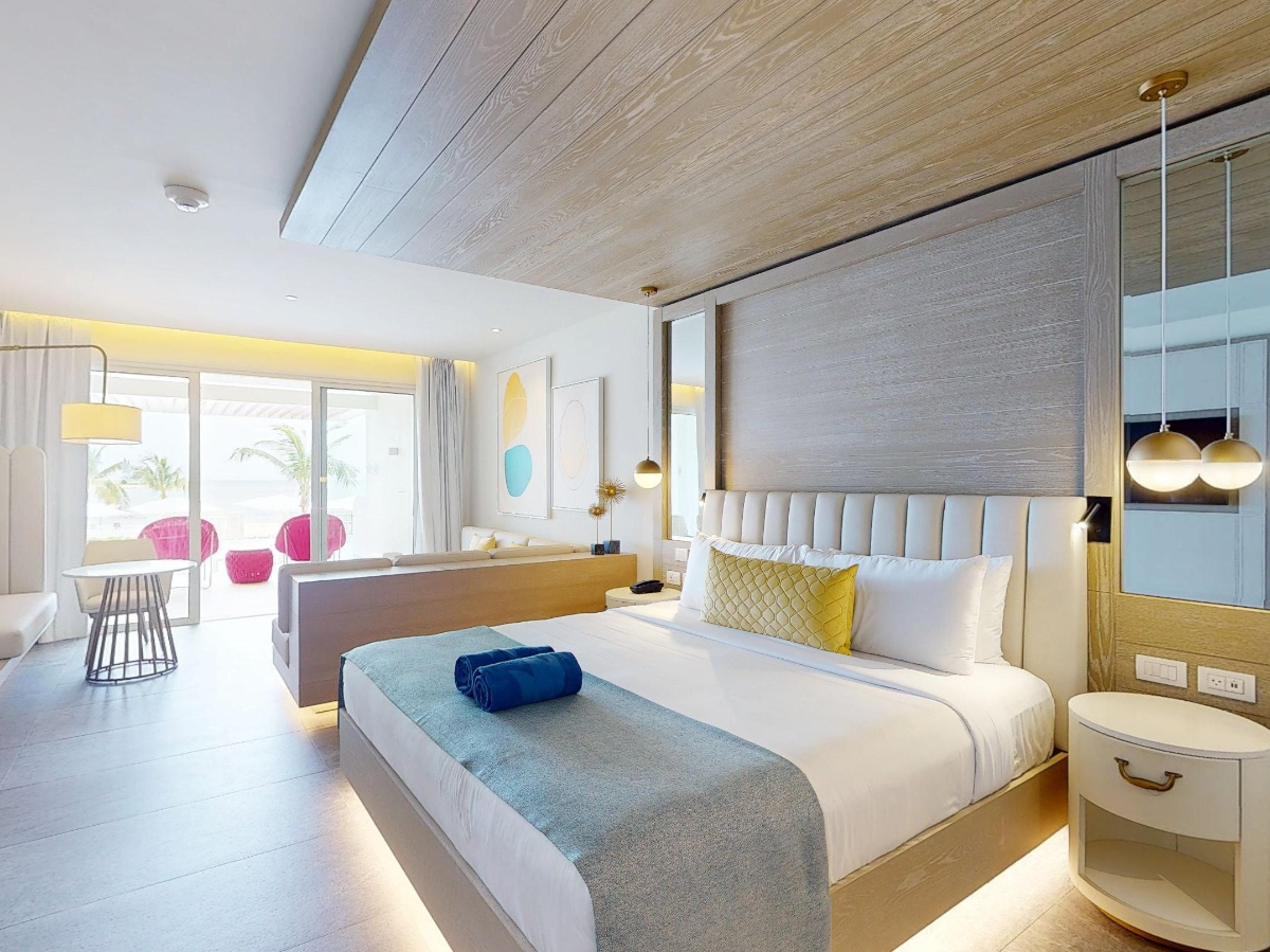 Swim Out Deluxe Junior Suite  282 29