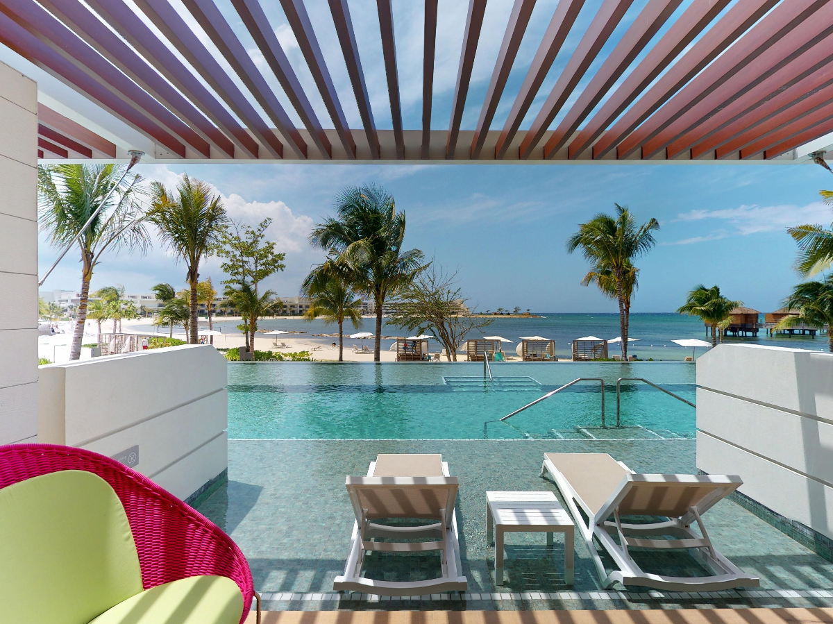 Swim Out Platinum Junior Suite  283 29